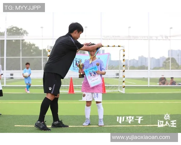 小龙足球明星究竟是谁引发了众多球迷的热议与关注 小龙足球明星究竟是谁引发了众多球迷的热议与关注